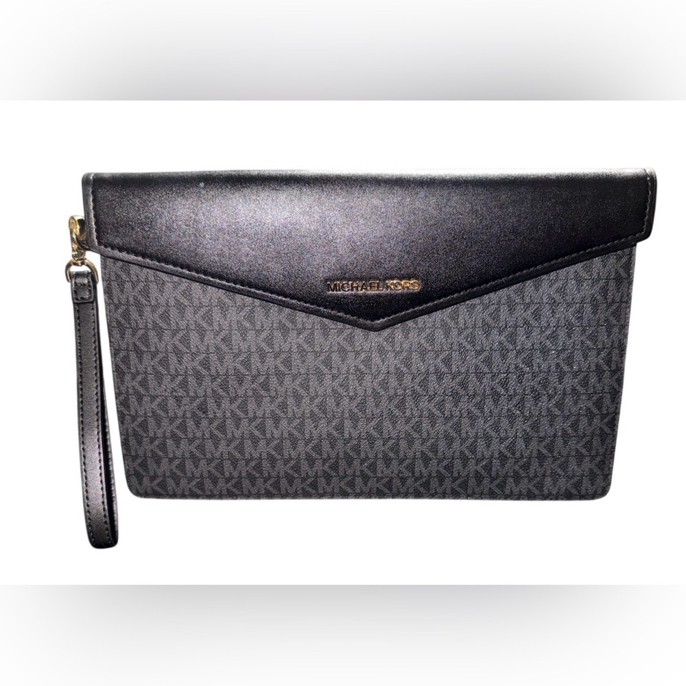 Michael Kors Maisie XLarge envelope clutch wristlet like new